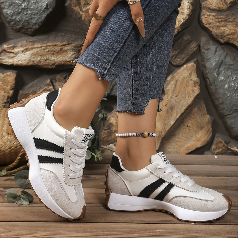 Zapatillas Retro con Plataforma de 4 cm en color blanco