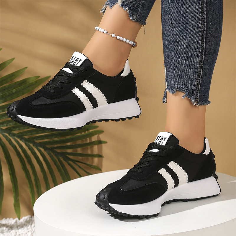 Zapatillas Retro con Plataforma de 4 cm en color negro