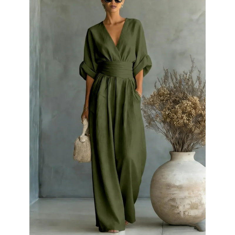 Mono de Pierna Ancha con Cuello de Pico en color verde militar